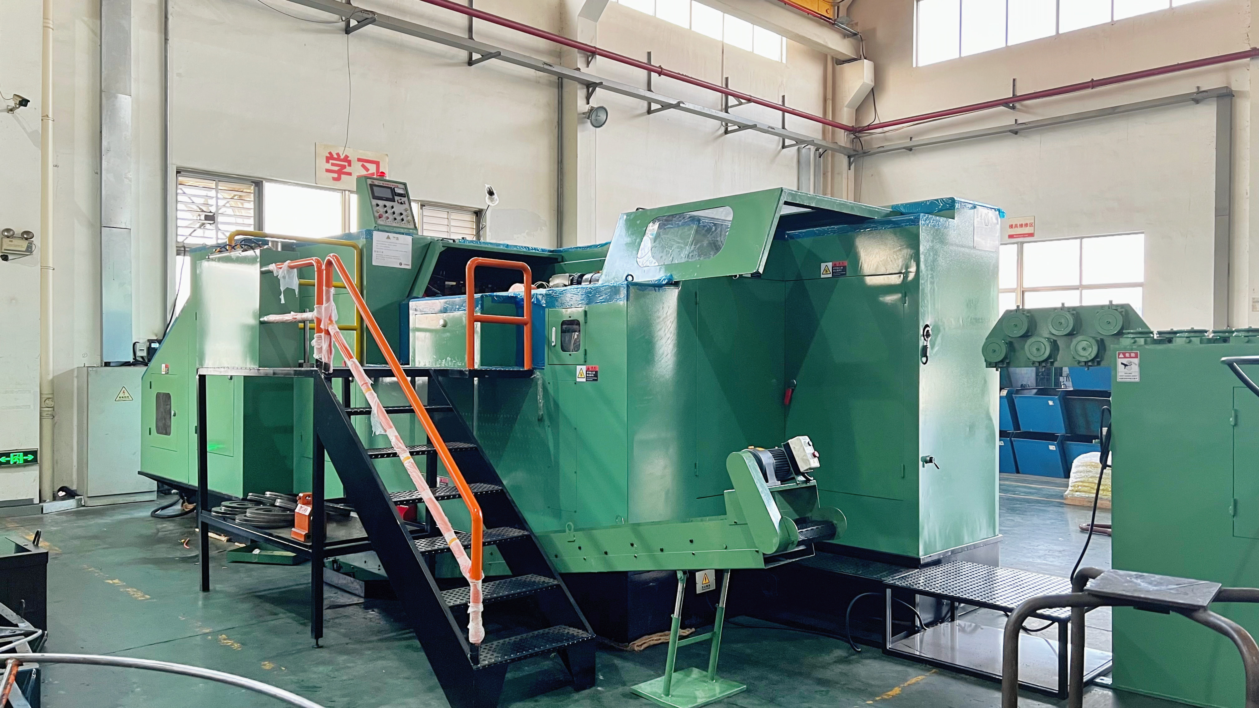 Nadgradnja naših orodij, izpopolnjevanje naše obrti: Jinsixi predstavlja stroj za hladno stiskanje 24B za proizvodnjo pritrdilnih elementov velikih velikosti